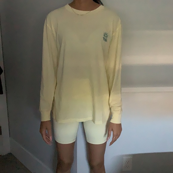 Aritzia matching yellow TNA bike short set - Picture 2 of 3